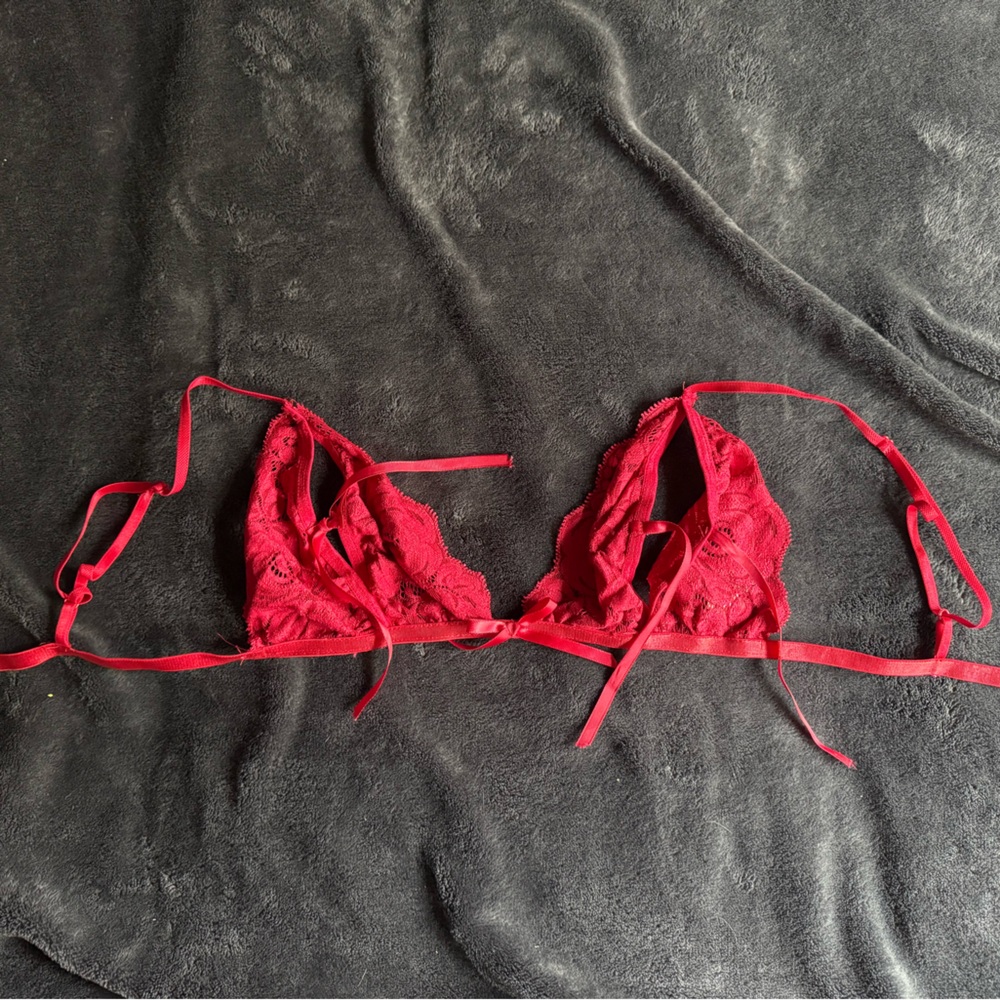 Vintage Y2K Frederick's of Hollywood Scarlet Lace Peekaboo Bra